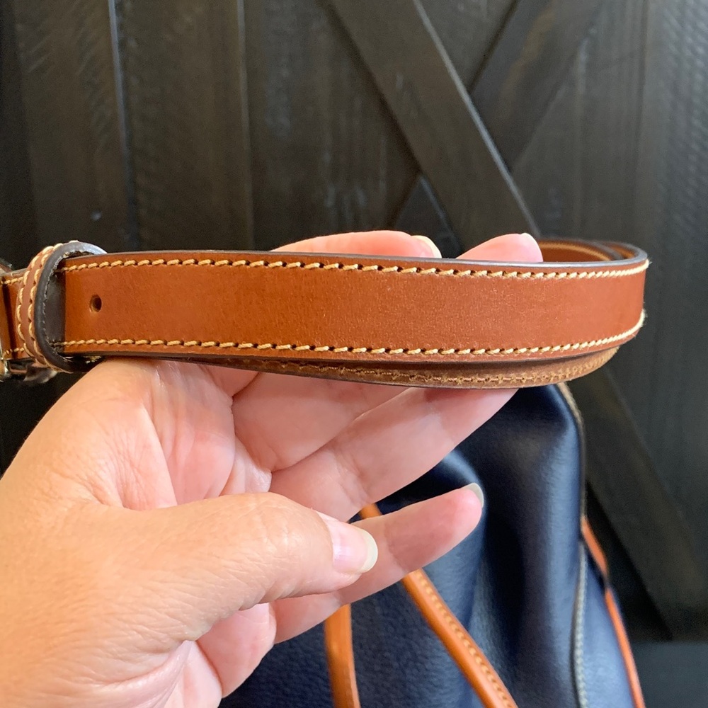 Dooney & Bourke Pebble Grain Drawstring Bucket Bag – Navy & Tan Leather 💼 - Picture 4 of 7